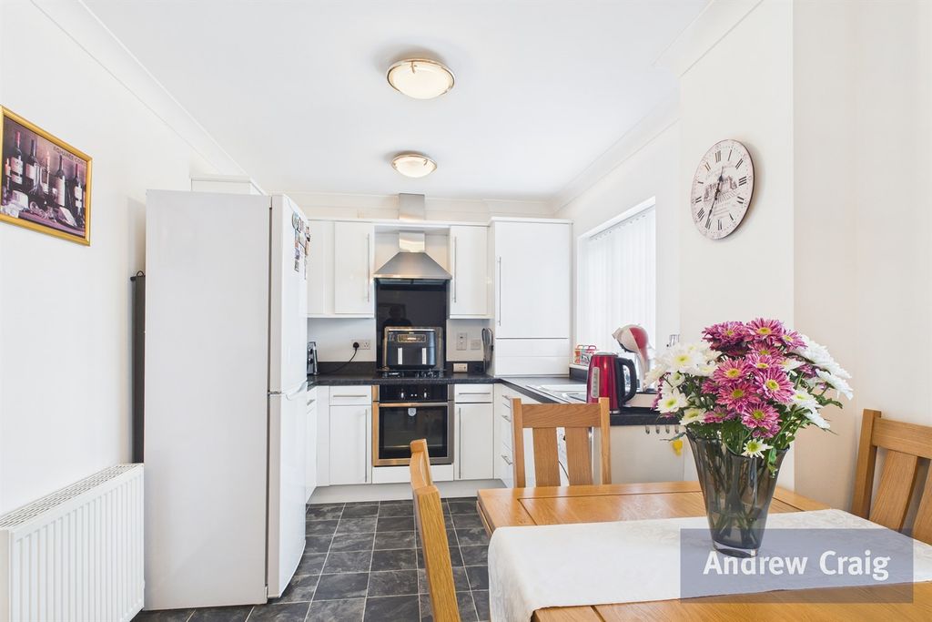 Property photo 3 of 10 Kitchen Diner