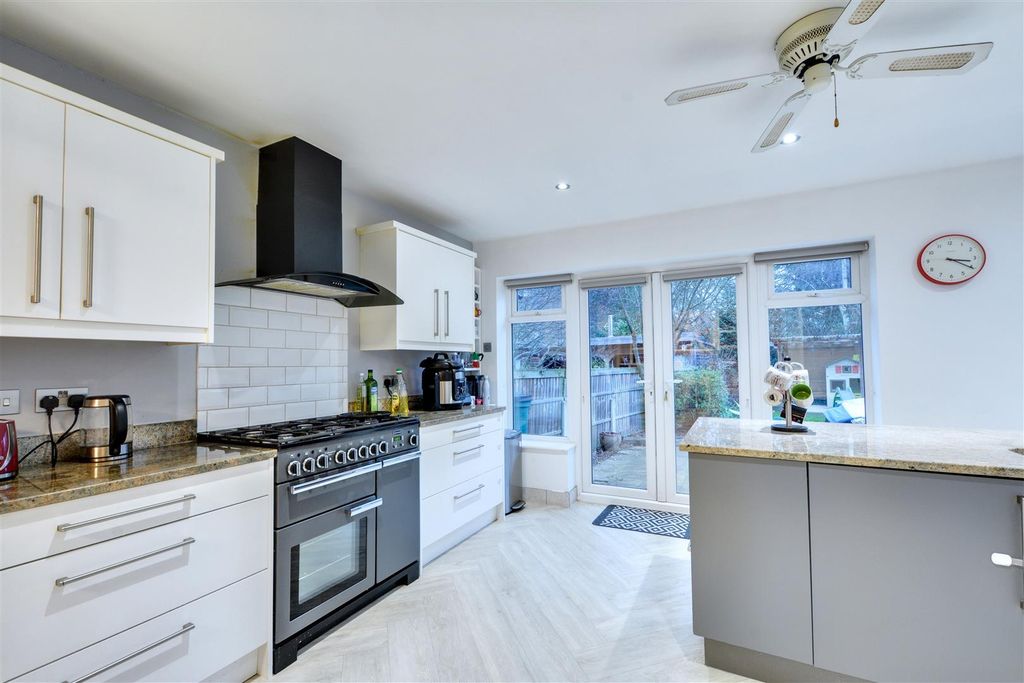 Property photo 3 of 40 Kitchen Diner