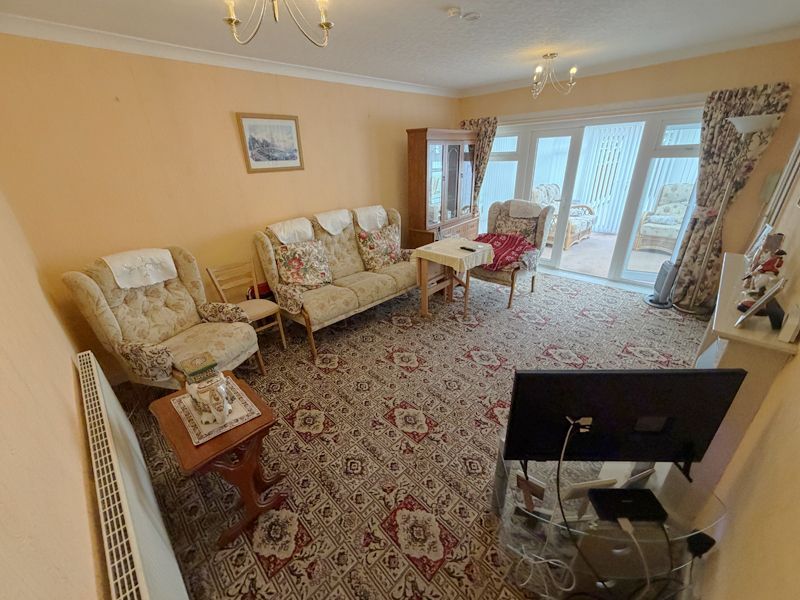 Property photo 2 of 25 Lounge