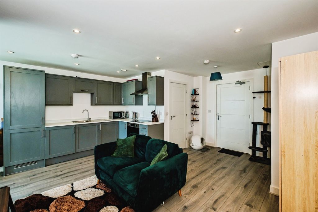Property photo 2 of 10