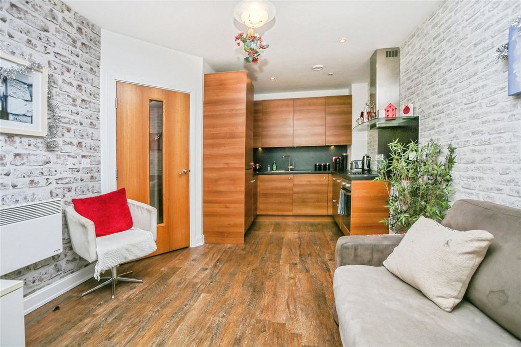 Property photo 3 of 8 Picture No. 25