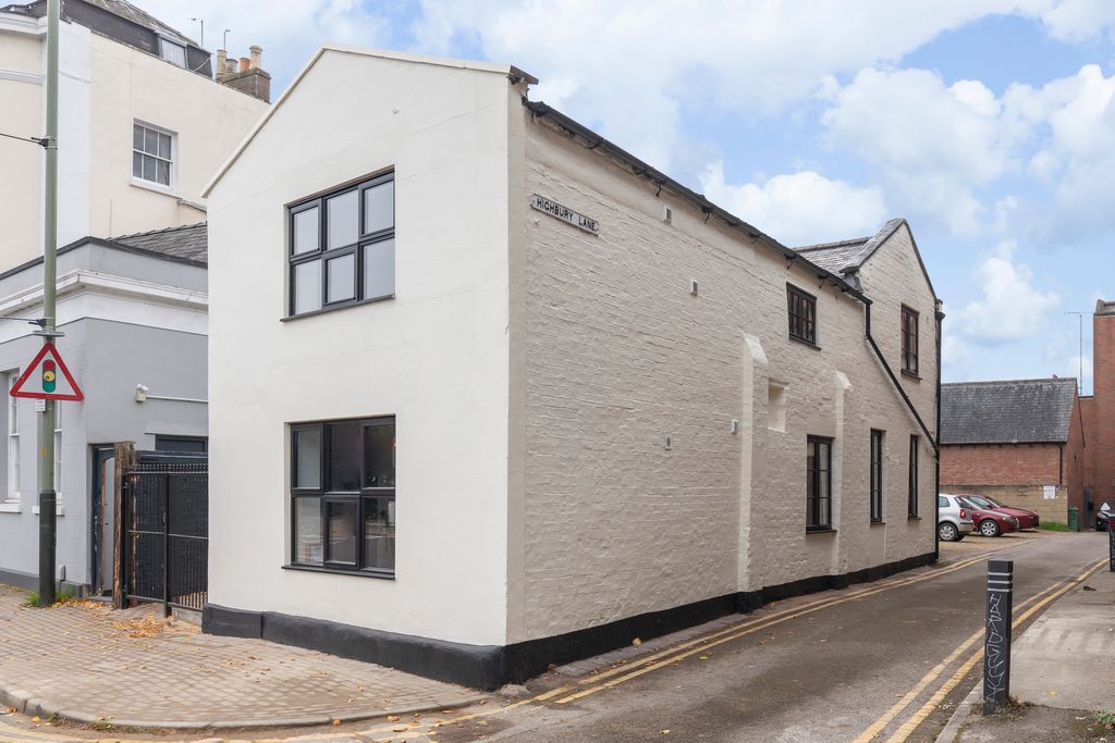 Property photo 3 of 8