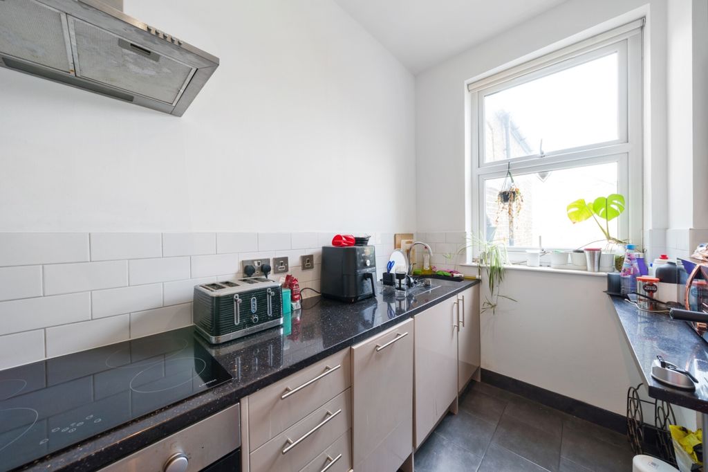 Property photo 3 of 16 Kitchen