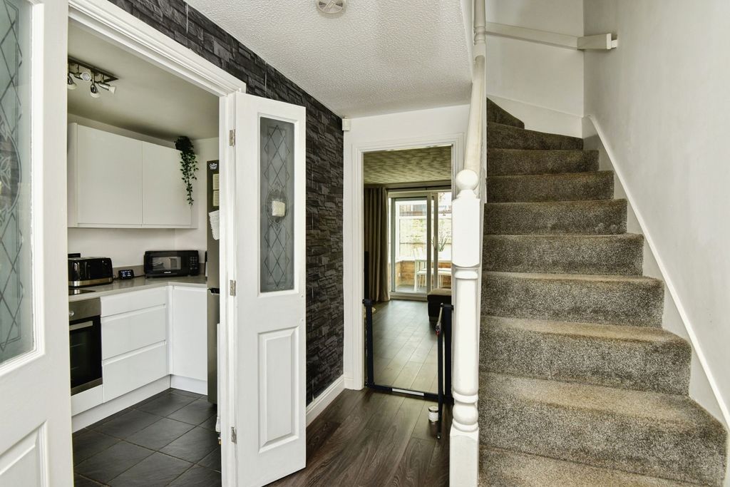 Property photo 3 of 19 Pbox-Img.Jpg
