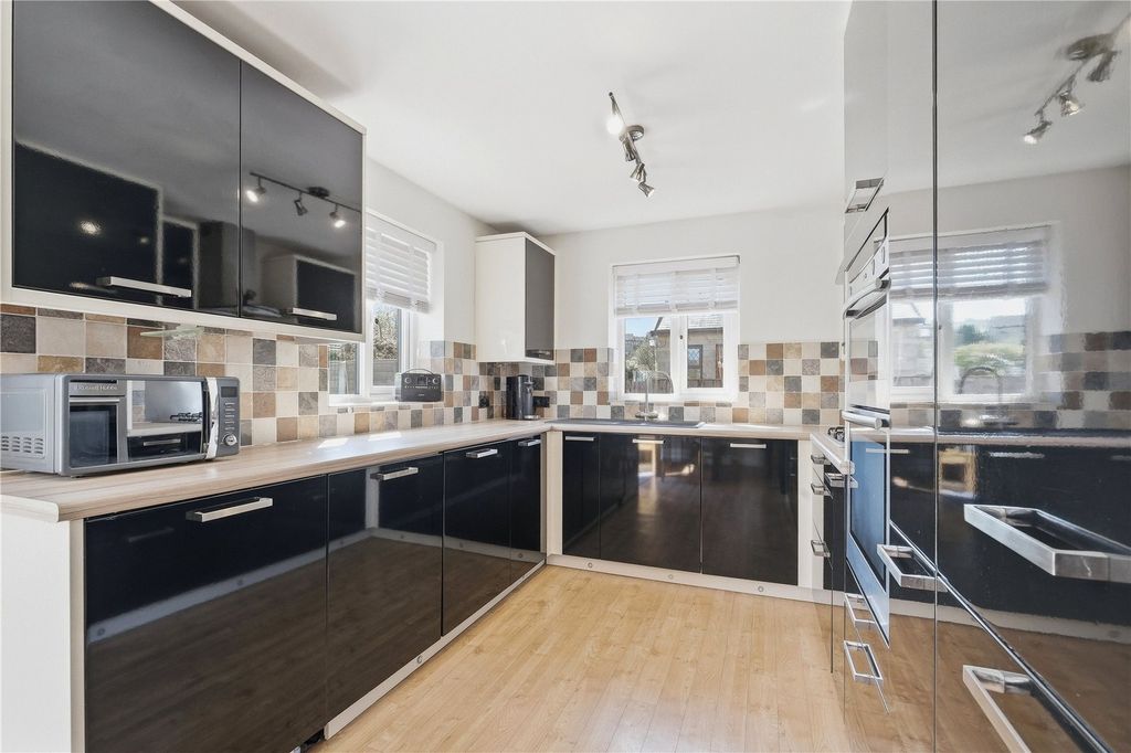 Property photo 3 of 25 Kitchen