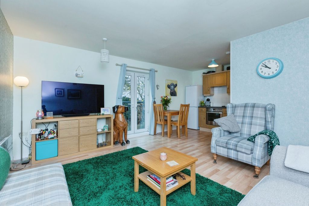 Property photo 3 of 17 Photo