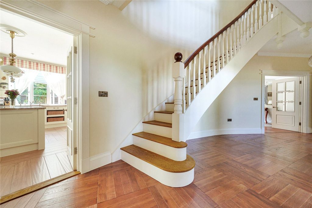 Property photo 2 of 14 Entrance Hall