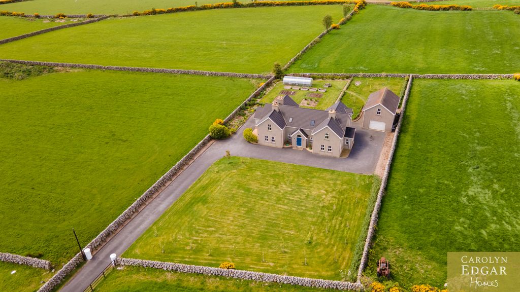 Property photo 2 of 105 005