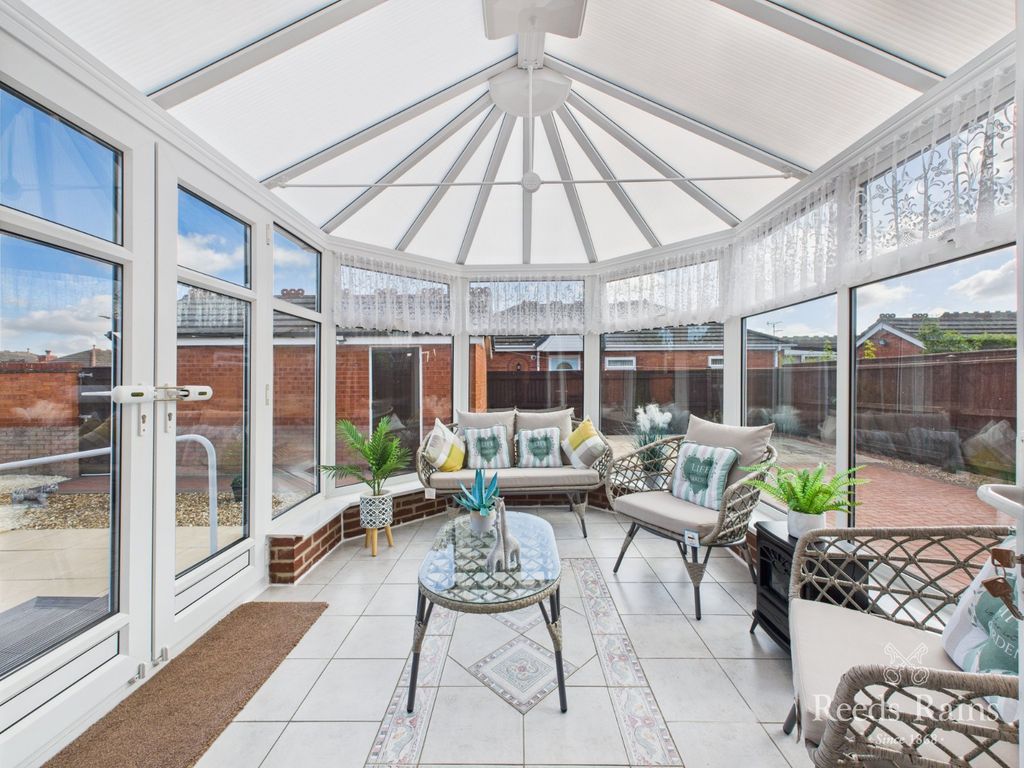 Property photo 3 of 25 Conservatory