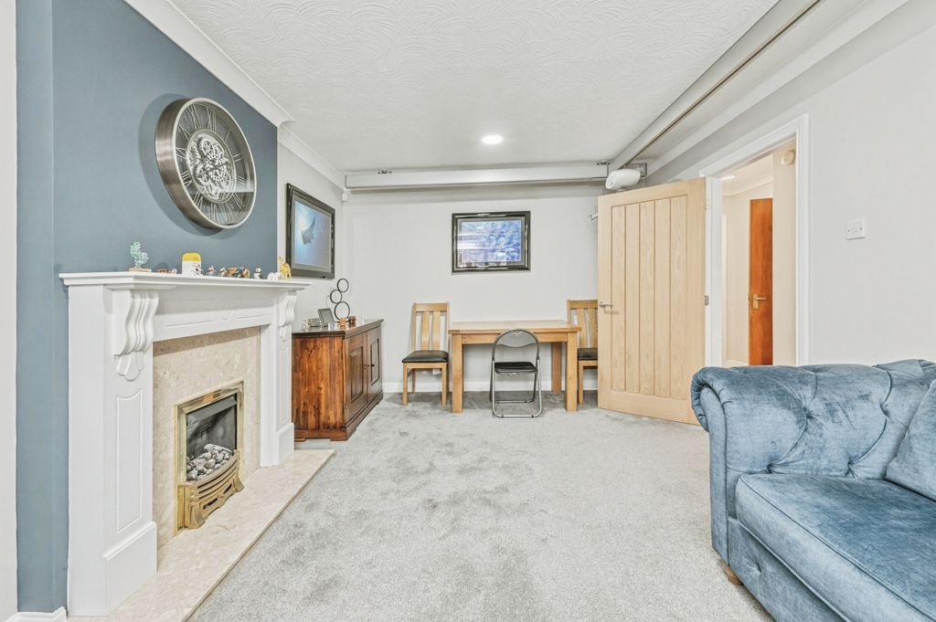 Property photo 3 of 17 08-10Lavendercourthd47Lw