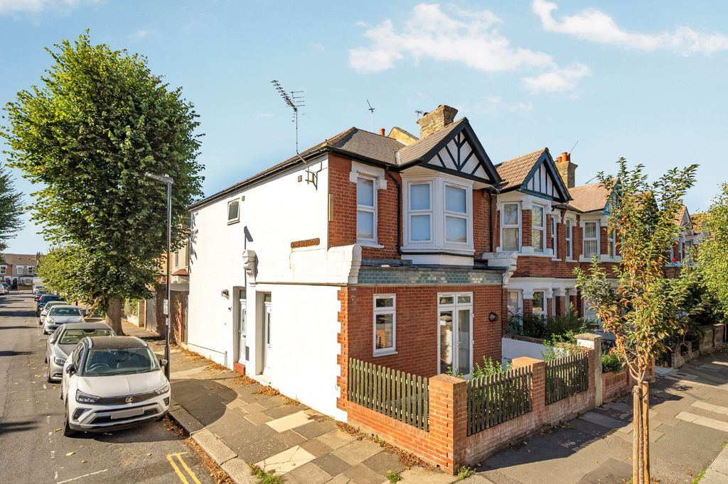 Property photo 1 of 12 5597960