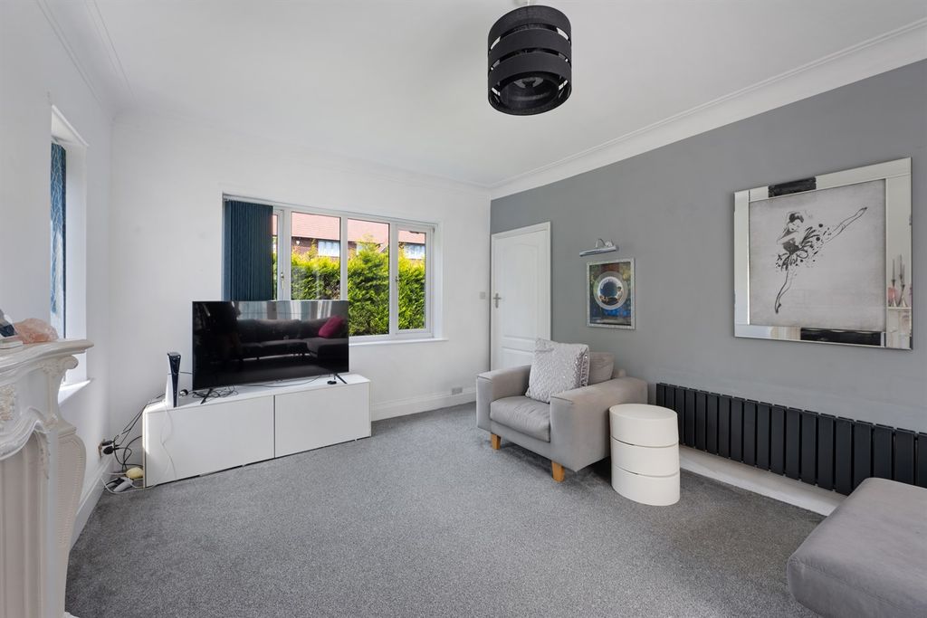 Property photo 3 of 18 Sitting/Dining Room
