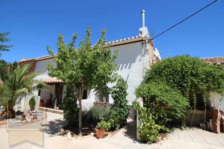 Property photo 2 of 25