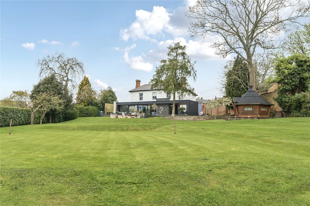Property photo 2 of 40 Gardens