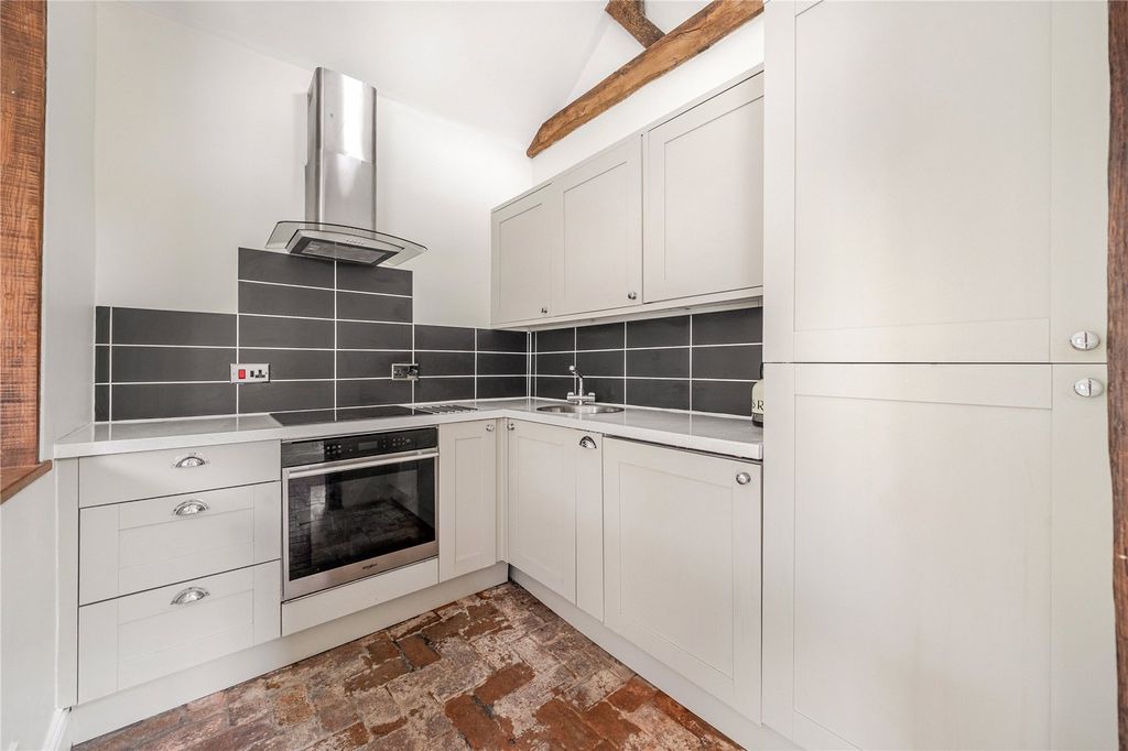 Property photo 2 of 11 Picture No. 13