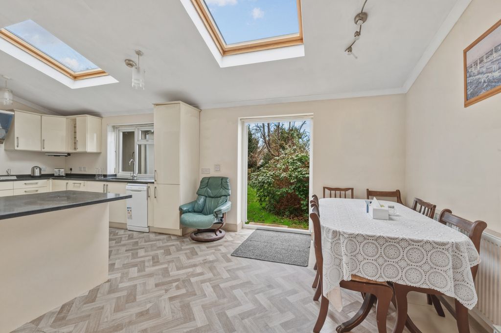 Property photo 2 of 20 Picture No. 13