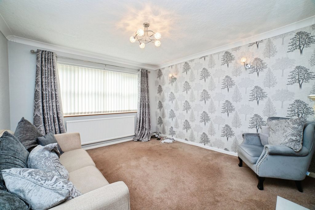 Property photo 2 of 17 Photo