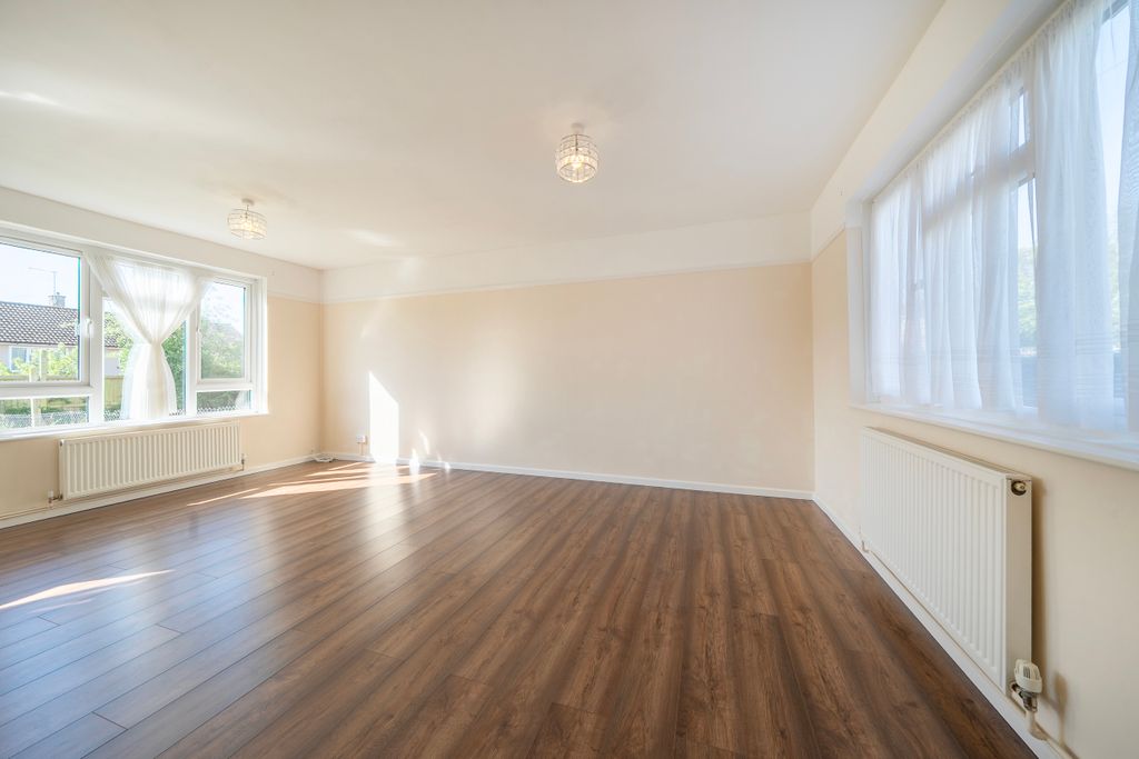 Property photo 2 of 18 Living / Dining Room