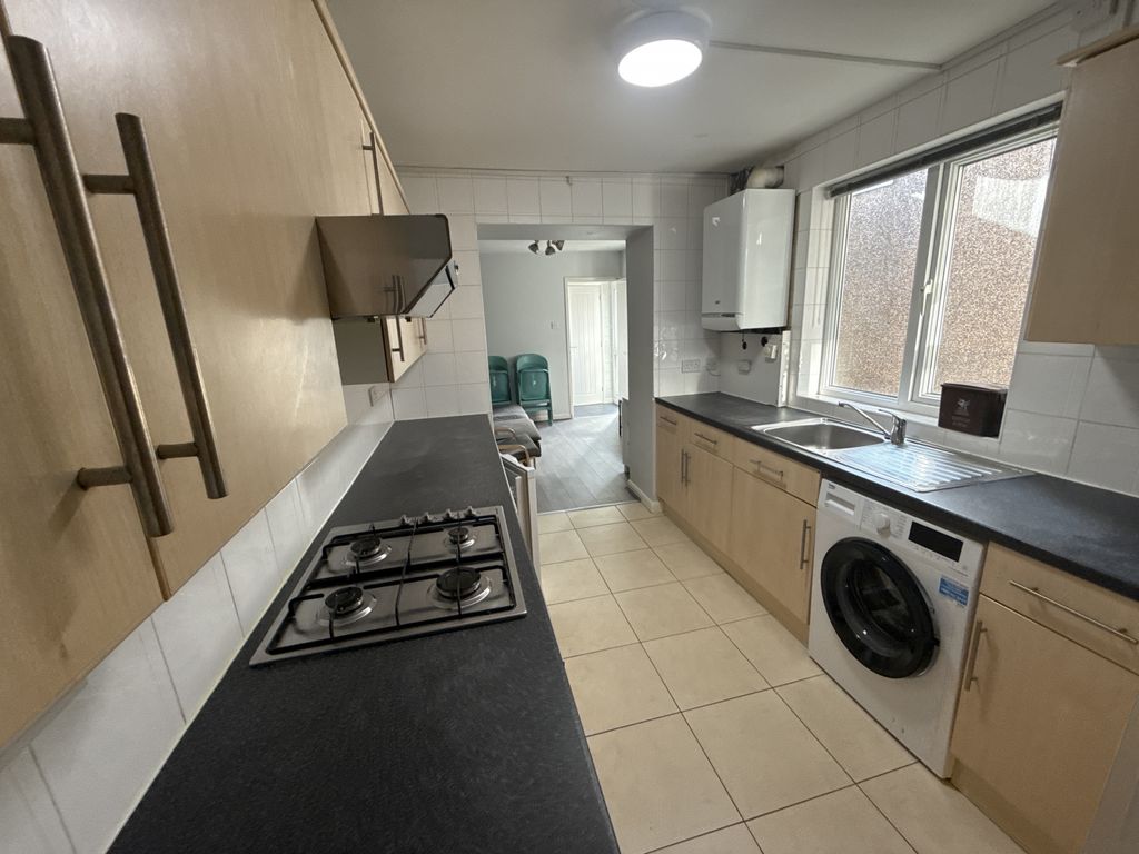 Property photo 2 of 9 Kitchen