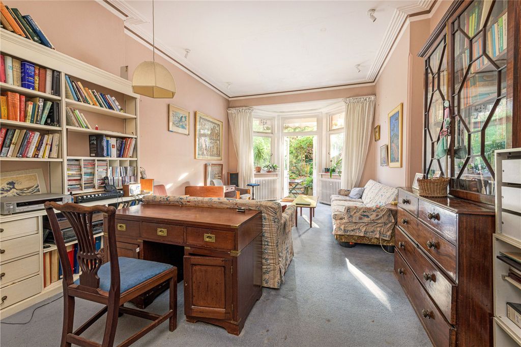 Property photo 3 of 18 Reception