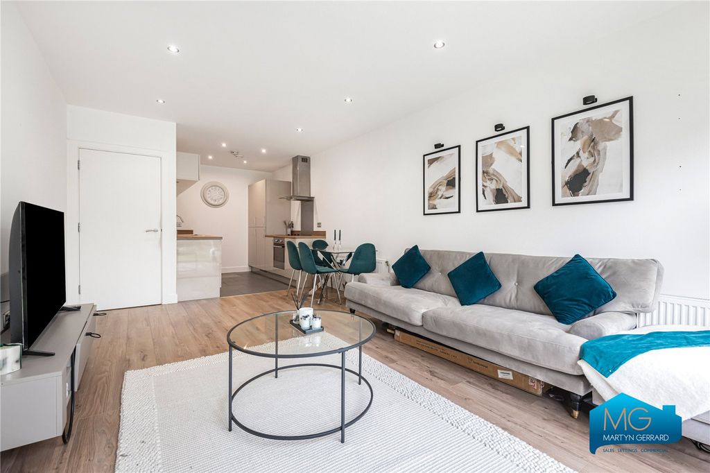 Property photo 2 of 11 Picture No. 24