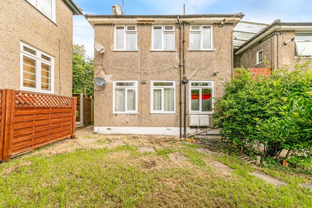 Property photo 2 of 11 86536-Jm-Propworld-11 Cheseman Court -67.Jpg