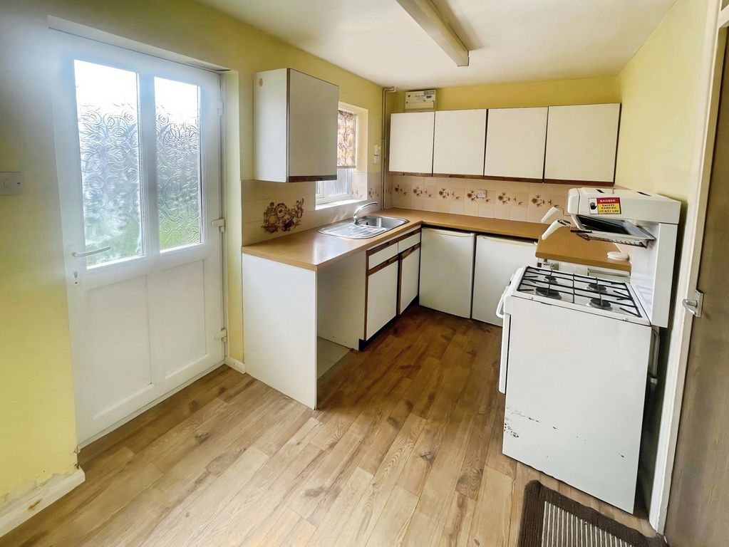 Property photo 2 of 14 Kitchen