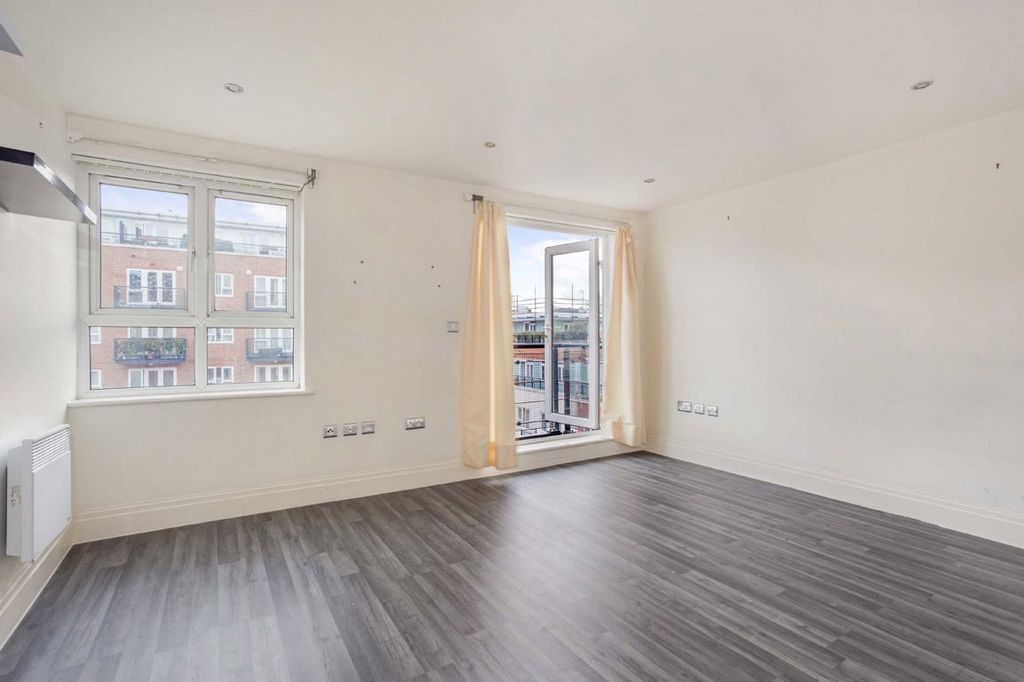 Property photo 2 of 6