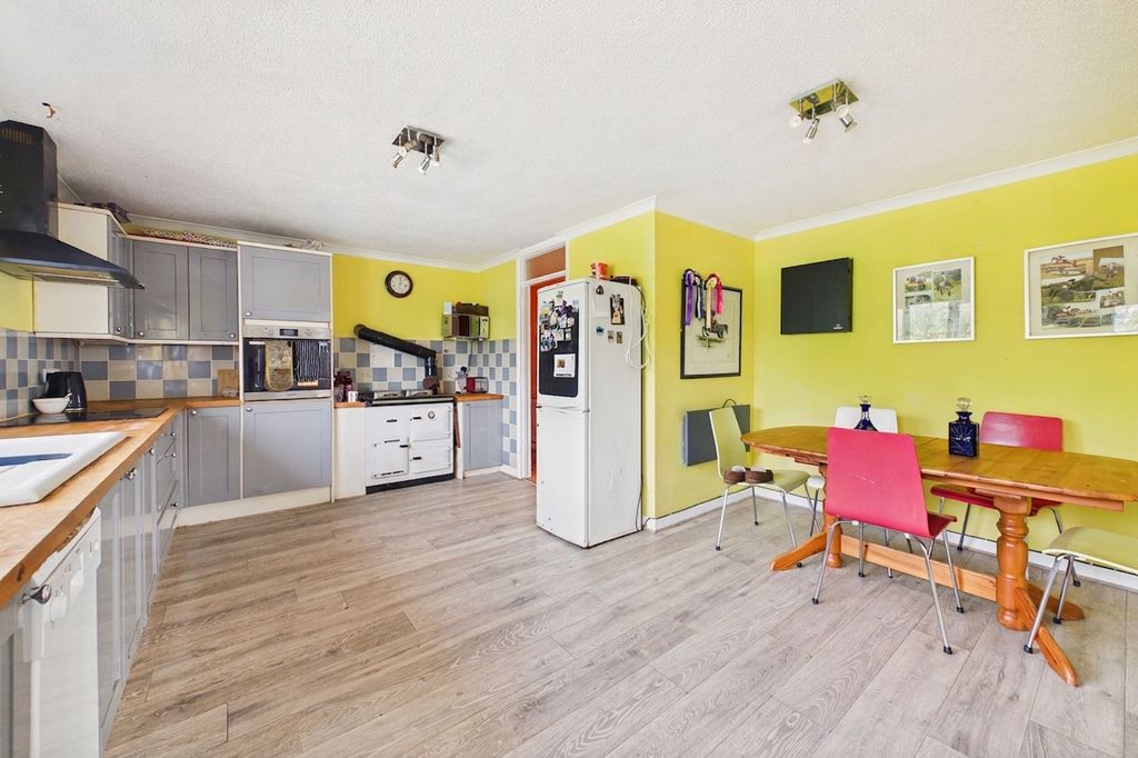 Property photo 2 of 22