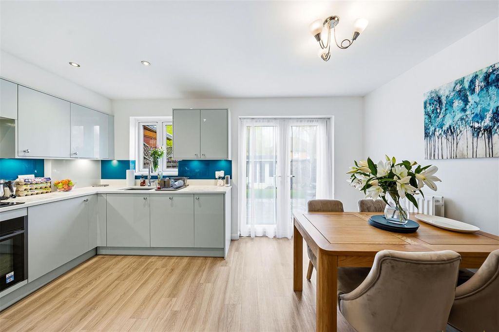 Property photo 3 of 20 Kitchen/Diner