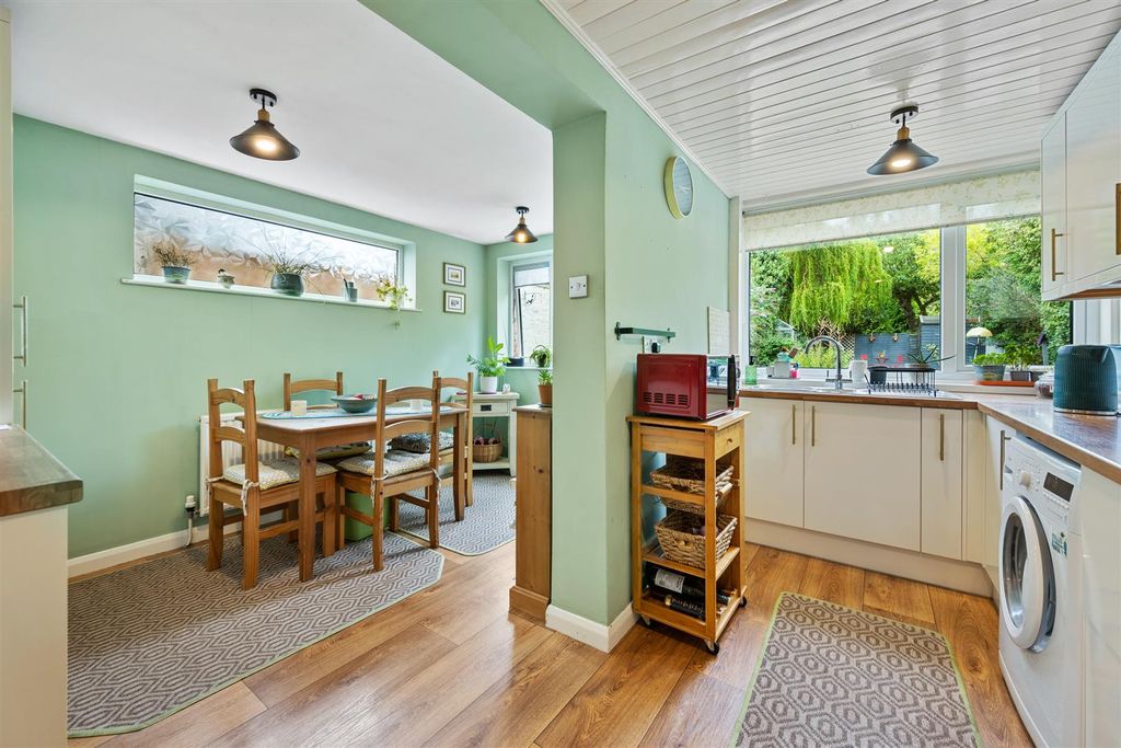 Property photo 3 of 33 Kitchen/Breakfast Room