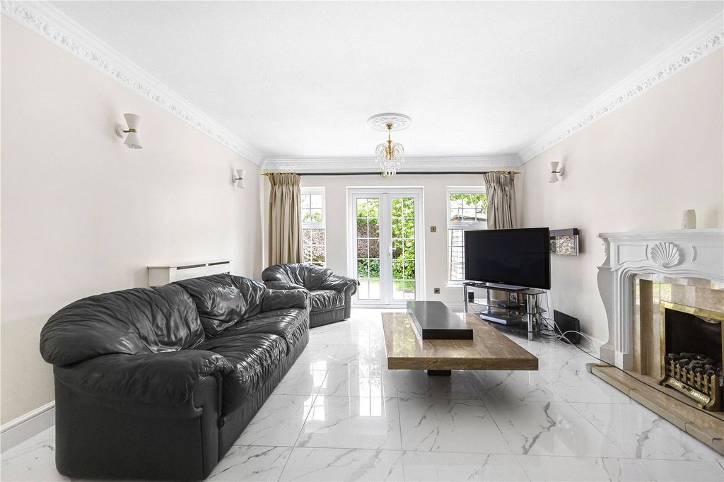 Property photo 3 of 16 Picture No. 17