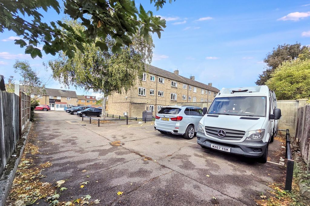 Property photo 2 of 7 Land And Former Garages At Princes Avenue, Enfield, En3 6Jy