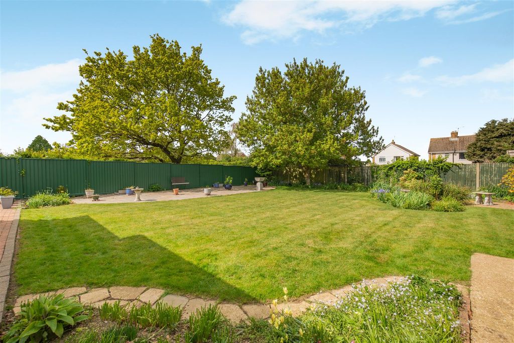 Property photo 2 of 15 Garden
