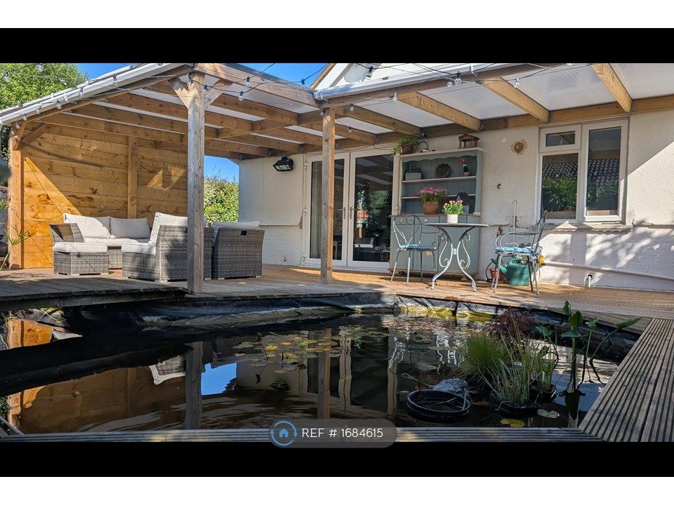 Property photo 3 of 17 Decking
