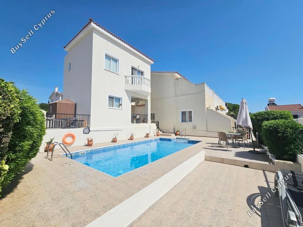 Property photo 3 of 49