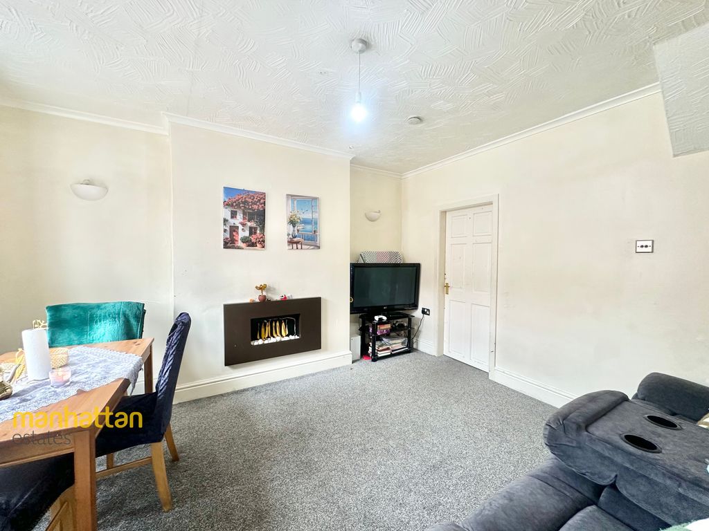 Property photo 2 of 12 Lounge
