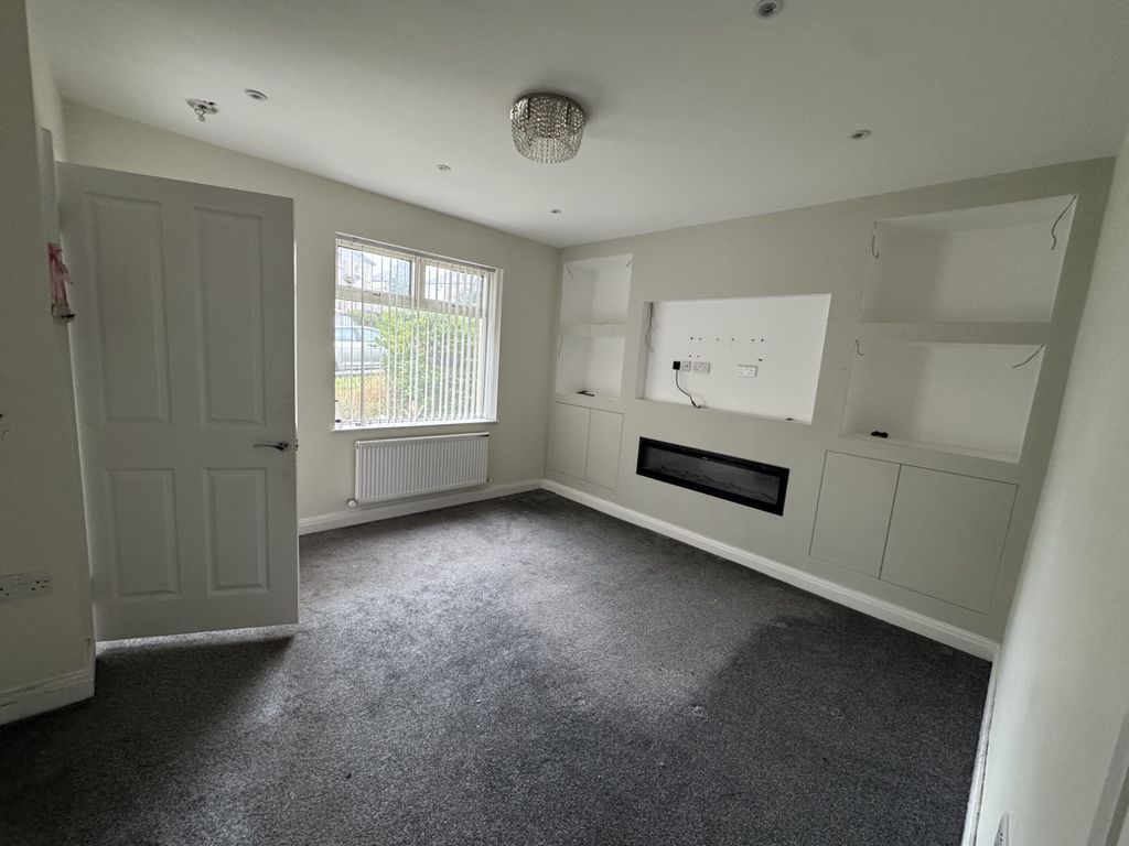 Property photo 3 of 27