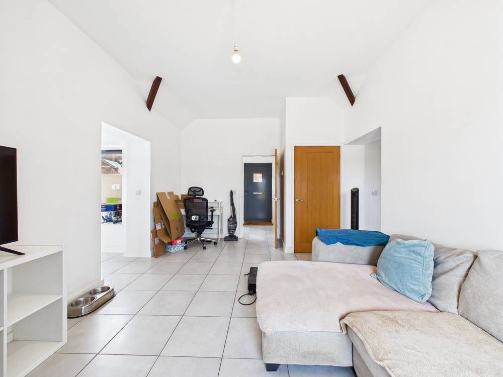 Property photo 3 of 13 Giraffe360-Still002
