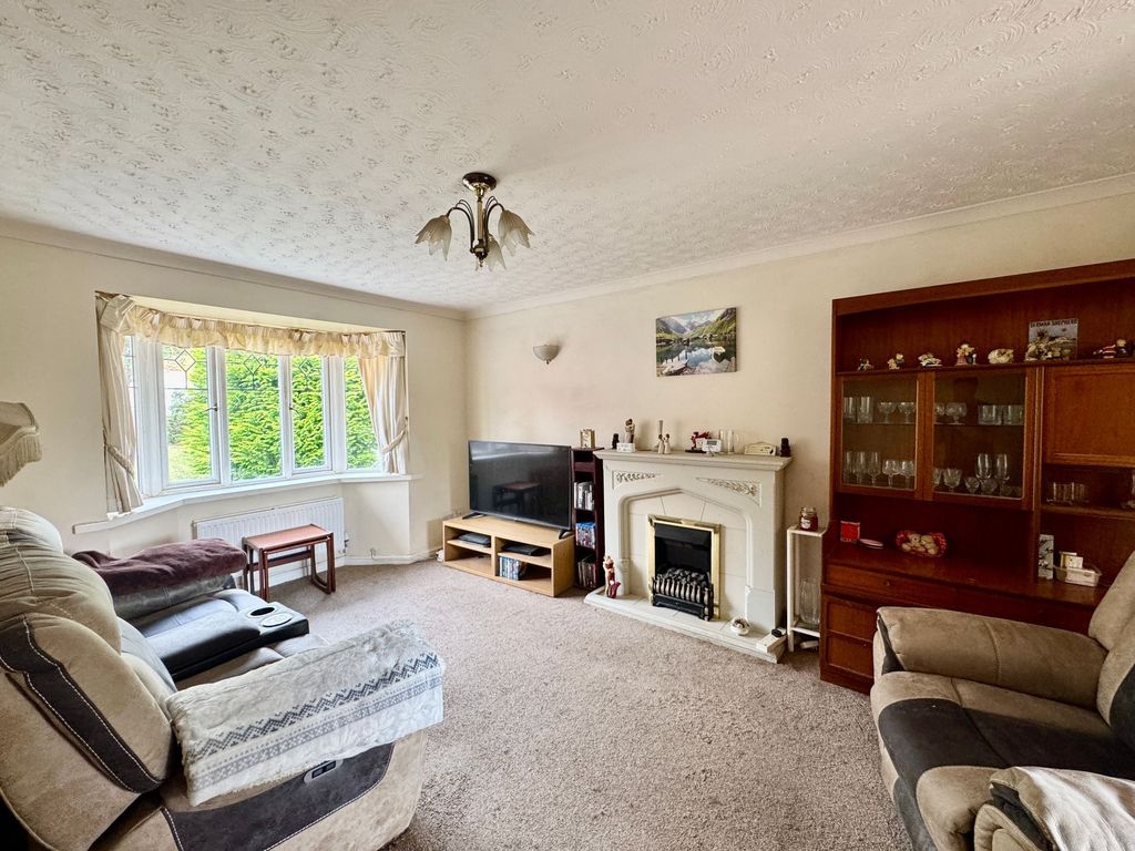 Property photo 2 of 25
