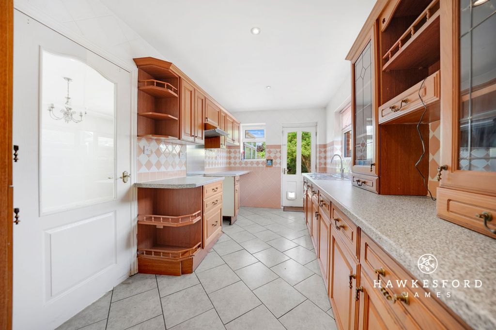 Property photo 3 of 17 Highsted Road, Sittingbourne - Kitchen