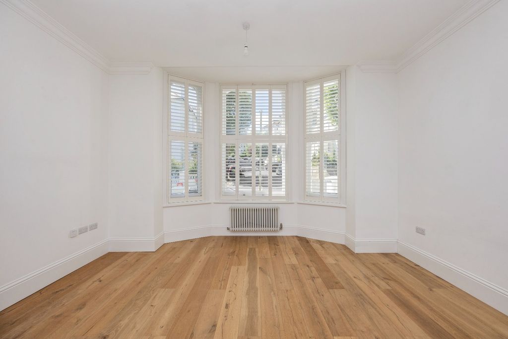 Property photo 2 of 14 5286682