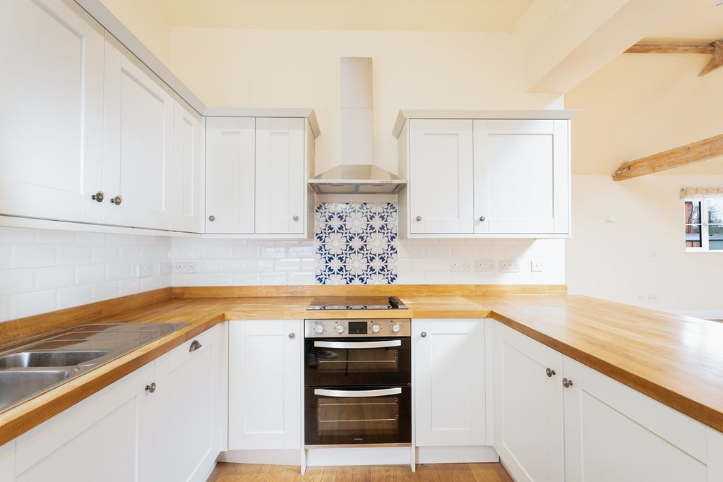 Property photo 3 of 15 Kitchen