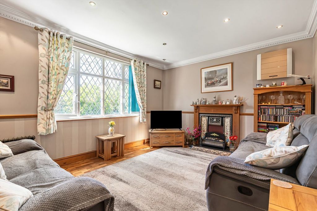 Property photo 2 of 9