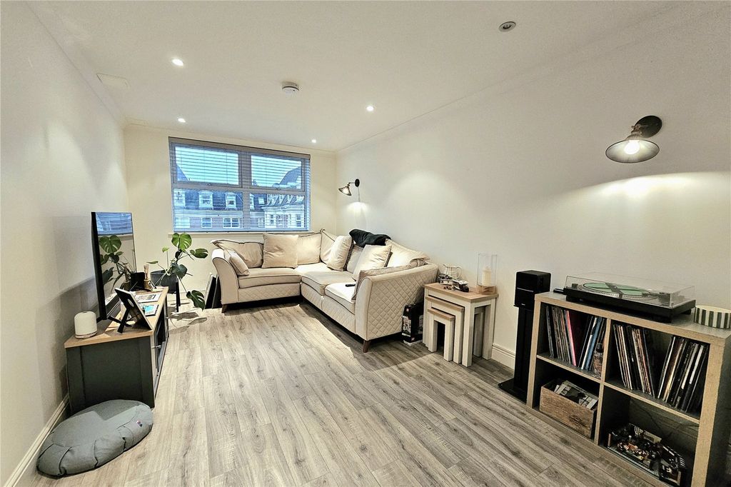 Property photo 3 of 10 Picture No. 04