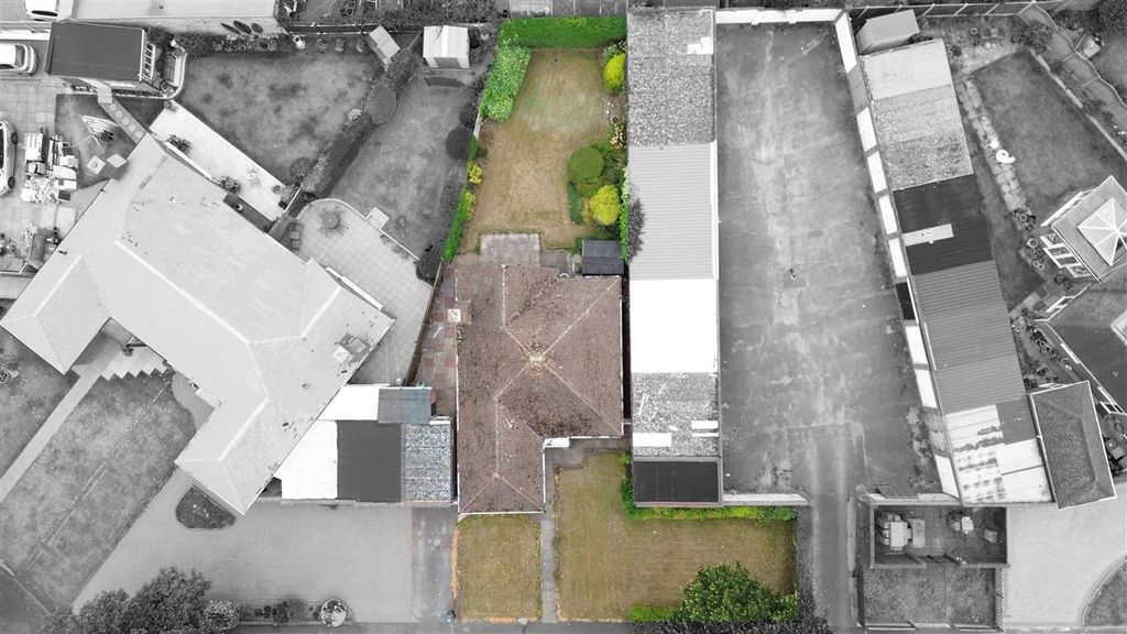 Property photo 2 of 17 Approach