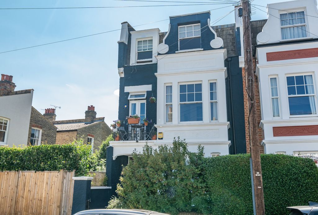 Property photo 1 of 10 1312769-11-6852d3...