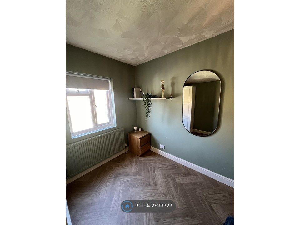 Property photo 3 of 12 Upstairs Back Bedroom