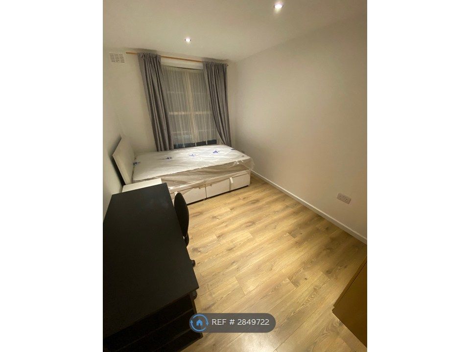 Property photo 2 of 13 Room 3