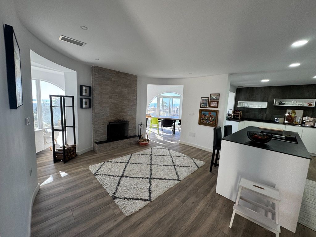 Property photo 1 of 44